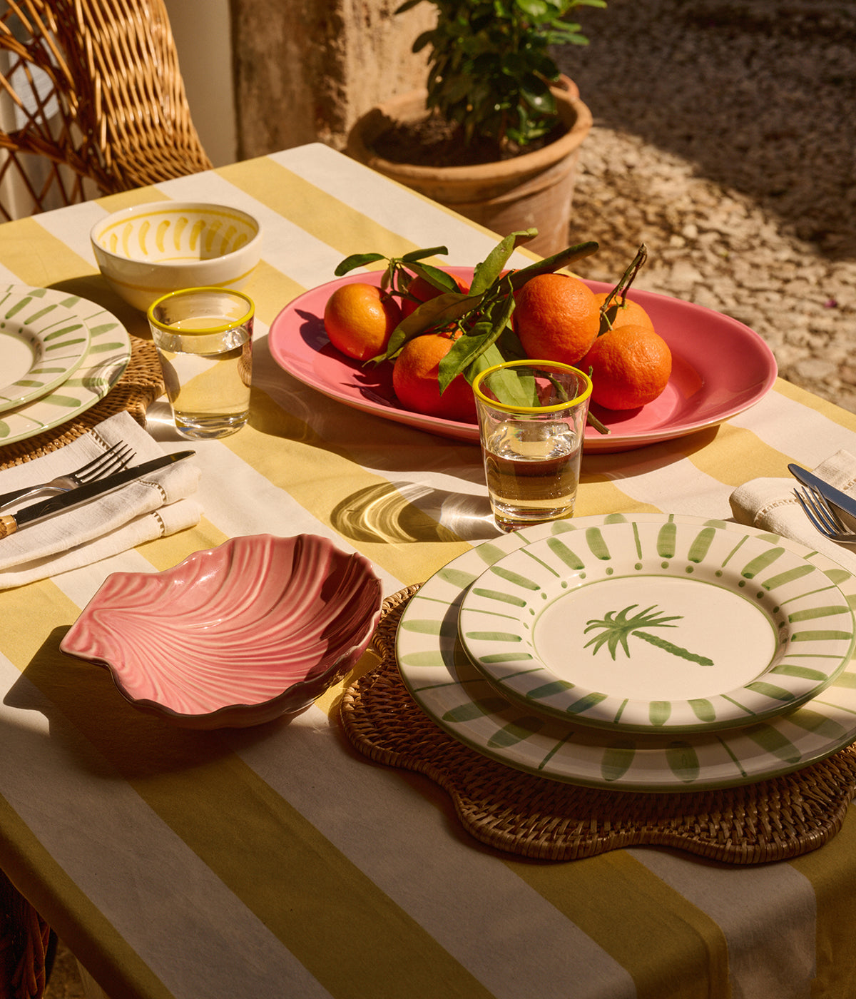 Classic Serving Plate - Dark Pink 38 cm